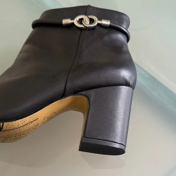 Black Leather Boots Bella Vita Ankle Booties with Buckle Size 8.5 - Picture 6 of 7